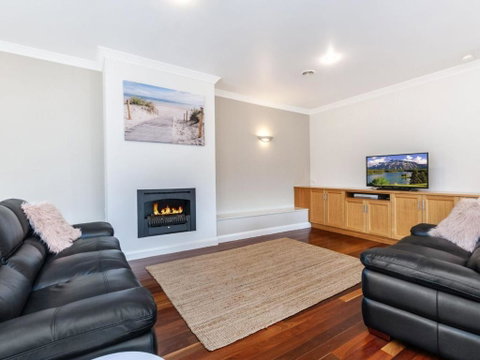 Linsdale - Accommodation Sunshine Coast 1
