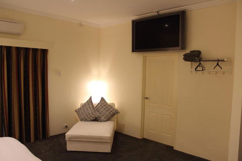 Gundaroo Manor Bed & Breakfast - Accommodation Sunshine Coast 5