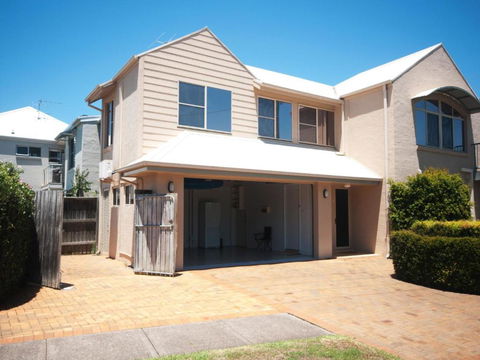 Riverside Views Hawks Nest - Accommodation Sunshine Coast 4