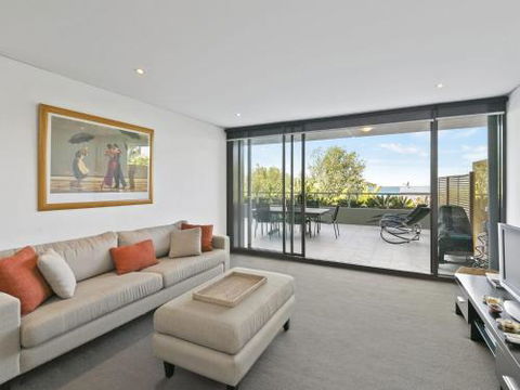 LORNE CHALET APARTMENT 36 Central Location - Accommodation Sunshine Coast 0