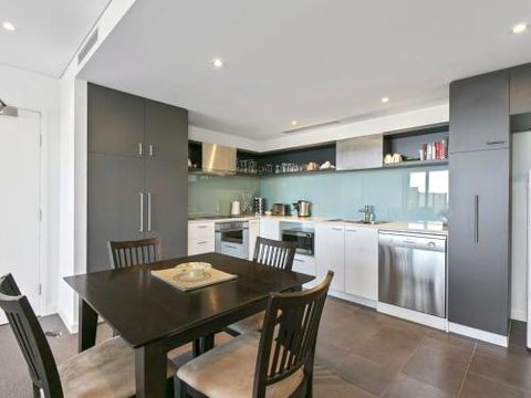 LORNE CHALET APARTMENT 36 Central Location - Accommodation Sunshine Coast 6