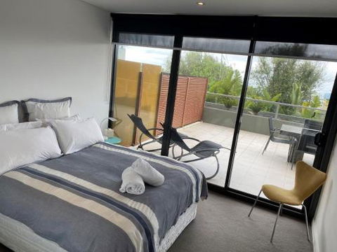 LORNE CHALET APARTMENT 36 Central Location - Accommodation Sunshine Coast 4