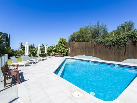 LORNE CHALET APARTMENT 36 Central Location - Accommodation Sunshine Coast 1