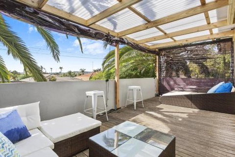 SANTORINI BEACH HOUSE SAFETY BEACH - Accommodation Sunshine Coast 3