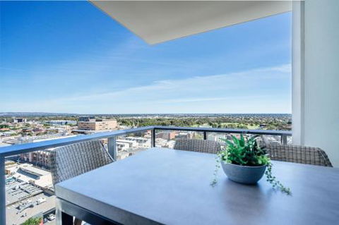 A Cut Above The West Pool Rooftop Bar Gym Wifi - Accommodation Sunshine Coast 1