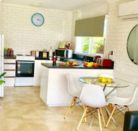 PARADISE COURT VILLA 1 free wifi - Accommodation Sunshine Coast
