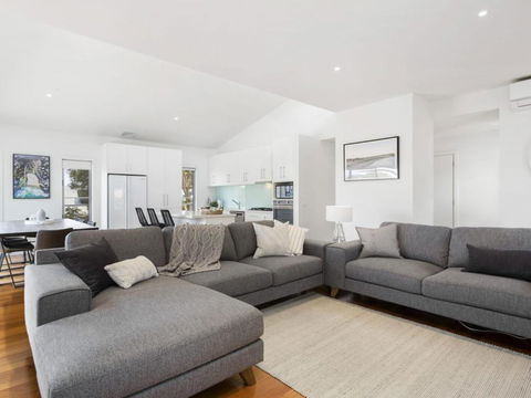 YOU ME & THE SEA BLAIRGOWRIE - Accommodation Sunshine Coast 3