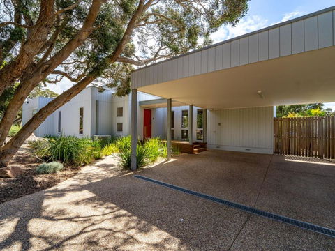 YOU ME & THE SEA BLAIRGOWRIE - Accommodation Sunshine Coast 5