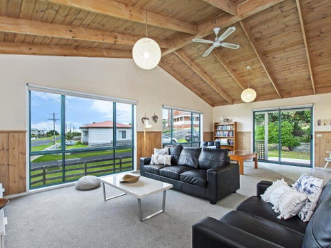 Matilda 2 Crowe Street - Accommodation Sunshine Coast 3