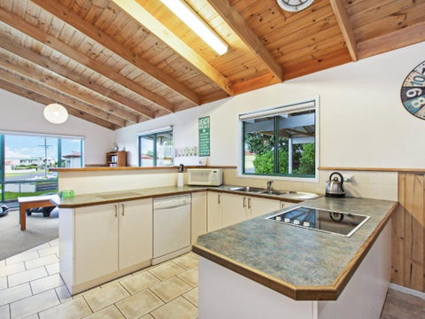 Matilda 2 Crowe Street - Accommodation Sunshine Coast 1