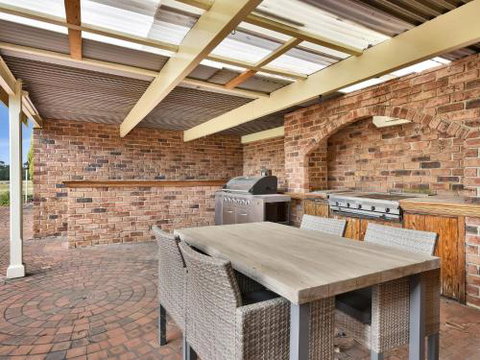 Wine Country Homestead Estate - Accommodation Sunshine Coast 1