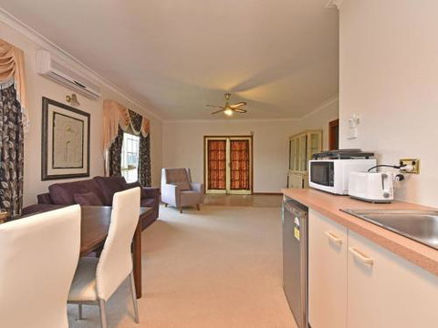 Wine Country Homestead Estate - Accommodation Sunshine Coast 5