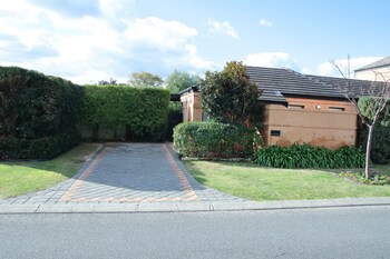 Azalea Villa - Accommodation Sunshine Coast 2