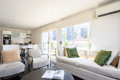 OLIVER Laneway Art Fed Square & Top Restaurants - Accommodation Sunshine Coast 0