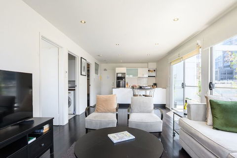 OLIVER Laneway Art Fed Square & Top Restaurants - Accommodation Sunshine Coast 4