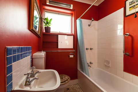 ELEANOR, 1BDR Fitzroy North Apartment - Accommodation Sunshine Coast 1