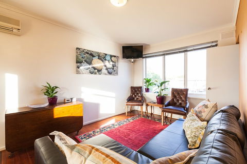 ELEANOR, 1BDR Fitzroy North Apartment - Accommodation Sunshine Coast 4