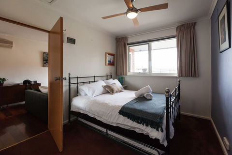 ELEANOR, 1BDR Fitzroy North Apartment - Accommodation Sunshine Coast 6