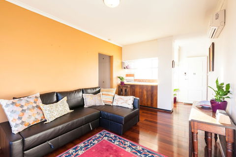 ELEANOR, 1BDR Fitzroy North Apartment - Accommodation Sunshine Coast 2