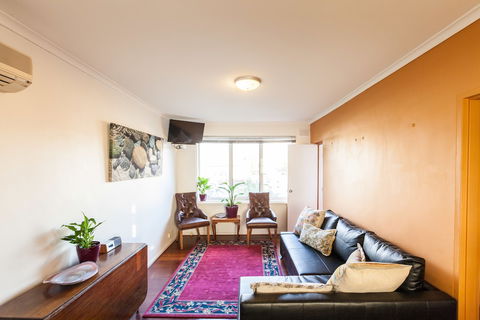 ELEANOR, 1BDR Fitzroy North Apartment - Accommodation Sunshine Coast 3