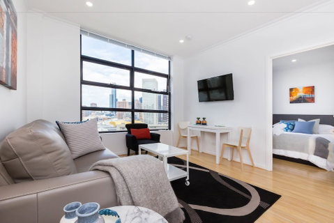 ROLAND, 1BDR Melbourne Apartment - Accommodation Sunshine Coast 2
