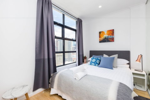 ROLAND, 1BDR Melbourne Apartment - Accommodation Sunshine Coast 1