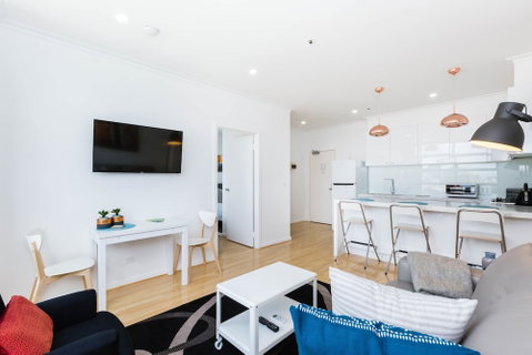 ROLAND, 1BDR Melbourne Apartment - Accommodation Sunshine Coast 0