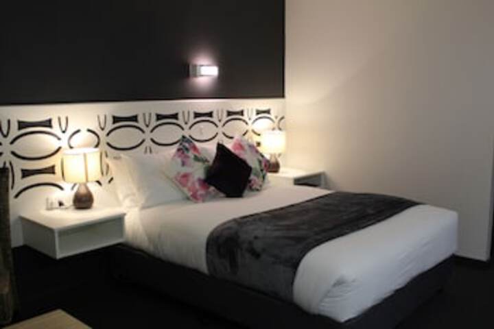 Clay Wells SA Accommodation Sunshine Coast