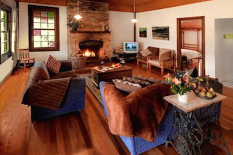 Cedar Creek Cottages - Accommodation Sunshine Coast 6