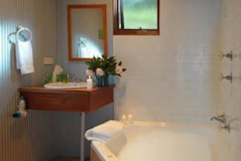 Cedar Creek Cottages - Accommodation Sunshine Coast 4