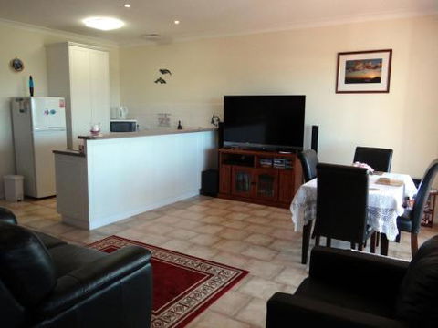 Close Encounters Bed & Breakfast - Accommodation Sunshine Coast 3