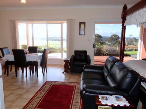 Close Encounters Bed & Breakfast - Accommodation Sunshine Coast 4