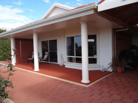 Close Encounters Bed & Breakfast - Accommodation Sunshine Coast 0