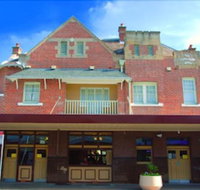 Captain Cook Hotel - Accommodation Sunshine Coast