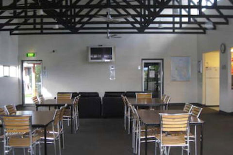 Swansea Backpackers - Accommodation Sunshine Coast 4