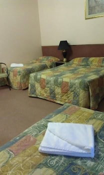 Avalon Motel - Accommodation Sunshine Coast 0
