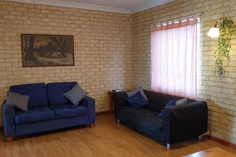 Baywatch Manor Augusta - Accommodation Sunshine Coast 7