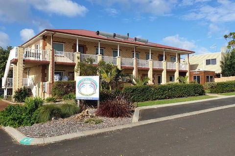 Baywatch Manor Augusta - Accommodation Sunshine Coast 6