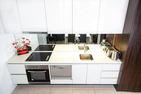 Modern 639 Lonsdale APT - Accommodation Sunshine Coast 3