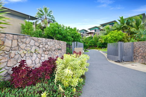 Yacht Club Villa 33-Serenity-Ocean Views With Golf Buggy - Accommodation Sunshine Coast 1