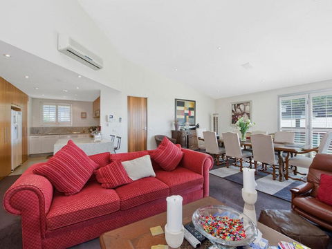 Louvres - Accommodation Sunshine Coast 2