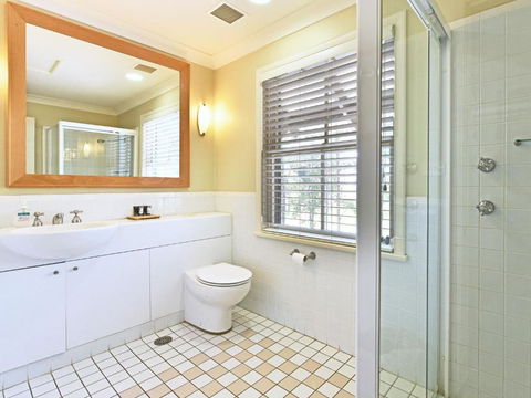 Villa Executive 2br Moscato Resort Condo Located Within Cypress Lakes Resort (nothing Is More Central) - Accommodation Sunshine Coast 3