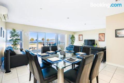 Bayline Beachfront Apartment No 4 - Accommodation Sunshine Coast 4