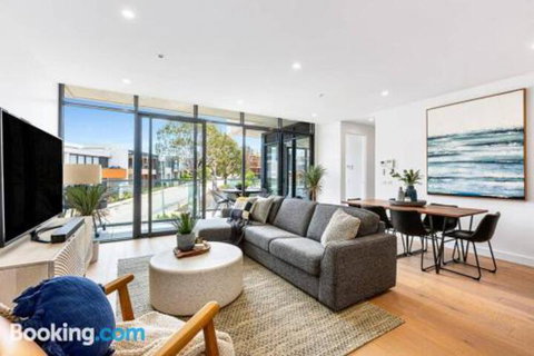 Luxe 101 At Martha Cove Waterfront Luxury On The Marina Walk To Beach - Accommodation Sunshine Coast 5