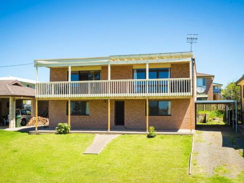 Williams Wonder Large Beach House - Accommodation Sunshine Coast 0