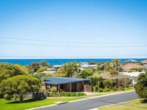 Williams Wonder Large Beach House - Accommodation Sunshine Coast 4