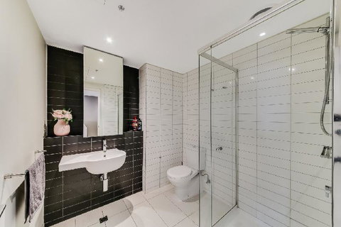 A Modern 2BR CBD Apt City Views FREE Parking - Accommodation Sunshine Coast 1