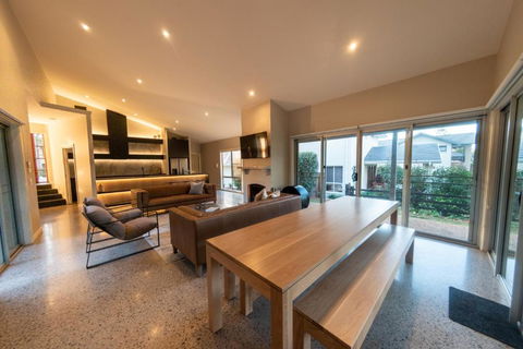 RUST - Accommodation Sunshine Coast 2