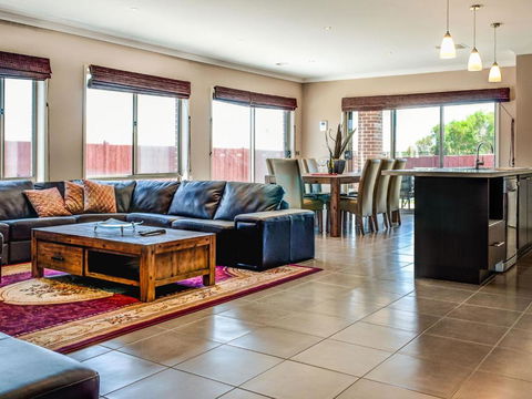 Valencia - Accommodation Sunshine Coast 1