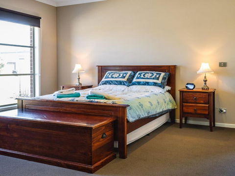 Valencia - Accommodation Sunshine Coast 2